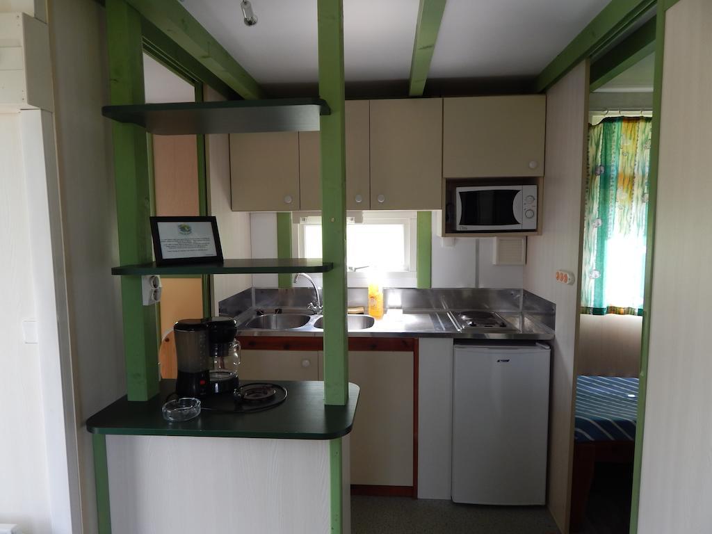 Camping Du Moulin Meyrieu-les-Etangs Room photo