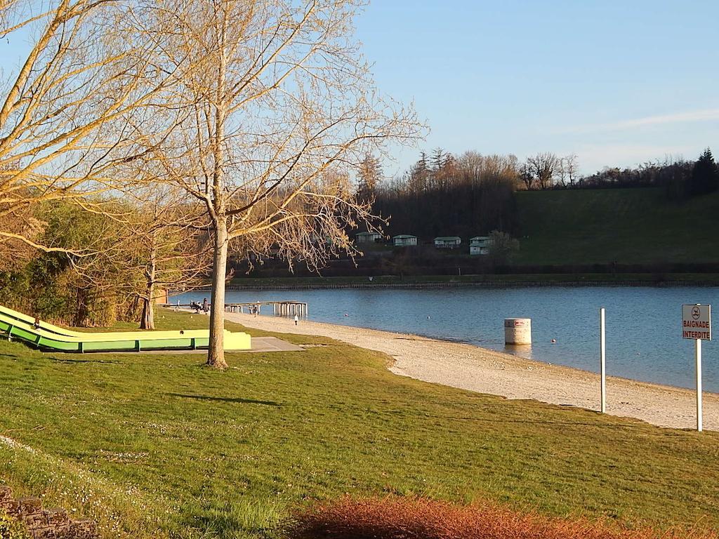 Camping Du Moulin Meyrieu-les-Etangs Exterior photo