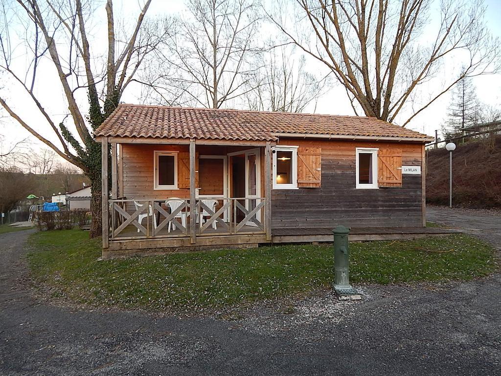 Camping Du Moulin Meyrieu-les-Etangs Exterior photo