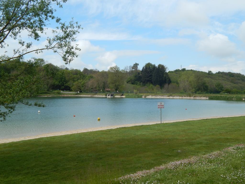 Camping Du Moulin Meyrieu-les-Etangs Exterior photo