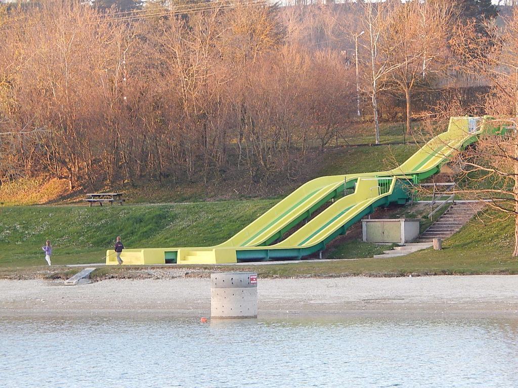 Camping Du Moulin Meyrieu-les-Etangs Exterior photo